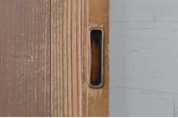 アンティーク建具　上手物!!　美しい柾目　鍵付き横桟板戸1枚(舞良戸、帯戸、引き戸)(R-065509)