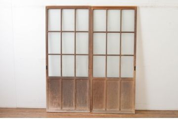 アンティーク建具　上手物!!両面面取り加工　温かみのある木味が魅力のガラス戸2枚セット(引き戸、格子戸、マス目)(R-065510)