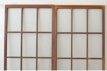 アンティーク建具　上手物!!両面面取り加工　温かみのある木味が魅力のガラス戸2枚セット(引き戸、格子戸、マス目)(R-065510)