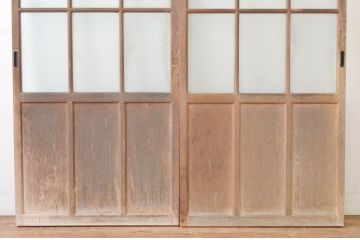 アンティーク建具　上手物!!両面面取り加工　温かみのある木味が魅力のガラス戸2枚セット(引き戸、格子戸、マス目)(R-065510)