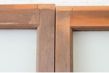 アンティーク建具　上手物!!両面面取り加工　温かみのある木味が魅力のガラス戸2枚セット(引き戸、格子戸、マス目)(R-065510)