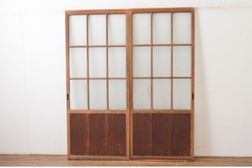 アンティーク建具　上手物!!両面面取り加工　温かみのある木味が魅力のガラス戸2枚セット(引き戸、格子戸、マス目)(R-065510)
