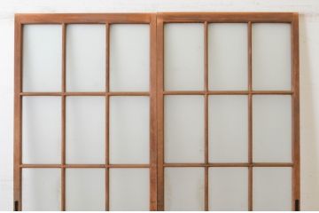 アンティーク建具　上手物!!両面面取り加工　温かみのある木味が魅力のガラス戸2枚セット(引き戸、格子戸、マス目)(R-065510)
