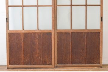 アンティーク建具　上手物!!両面面取り加工　温かみのある木味が魅力のガラス戸2枚セット(引き戸、格子戸、マス目)(R-065510)
