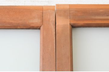 アンティーク建具　上手物!!両面面取り加工　温かみのある木味が魅力のガラス戸2枚セット(引き戸、格子戸、マス目)(R-065510)