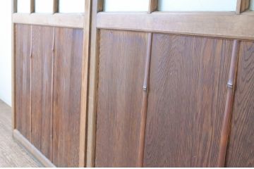 アンティーク建具　上手物!!両面面取り加工　温かみのある木味が魅力のガラス戸2枚セット(引き戸、格子戸、マス目)(R-065510)