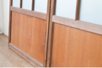 アンティーク建具　上手物!!両面面取り加工　温かみのある木味が魅力のガラス戸4枚セット(引き戸、格子戸、マス目)(R-065511)