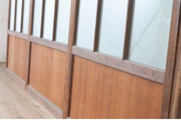 アンティーク建具　上手物!!両面面取り加工　温かみのある木味が魅力のガラス戸4枚セット(引き戸、格子戸、マス目)(R-065511)