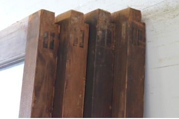 アンティーク建具　上手物!!両面面取り加工　温かみのある木味が魅力のガラス戸4枚セット(引き戸、格子戸、マス目)(R-065511)