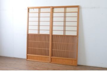 ビンテージ建具　上げ下げできる障子付き　和テイストのお部屋作りにお勧めな格子戸2枚セット(ヴィンテージ、引き戸、障子戸)(R-065513)
