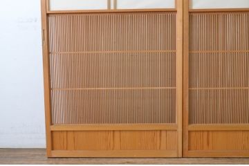 ビンテージ建具　上げ下げできる障子付き　和テイストのお部屋作りにお勧めな格子戸2枚セット(ヴィンテージ、引き戸、障子戸)(R-065513)