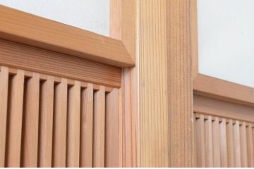 ビンテージ建具　上げ下げできる障子付き　和テイストのお部屋作りにお勧めな格子戸2枚セット(ヴィンテージ、引き戸、障子戸)(R-065513)