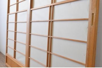 ビンテージ建具　上げ下げできる障子付き　和テイストのお部屋作りにお勧めな格子戸2枚セット(ヴィンテージ、引き戸、障子戸)(R-065513)