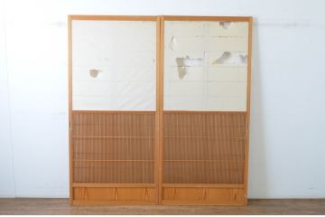 ビンテージ建具　上げ下げできる障子付き　和テイストのお部屋作りにお勧めな格子戸2枚セット(ヴィンテージ、引き戸、障子戸)(R-065513)