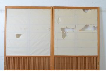 ビンテージ建具　上げ下げできる障子付き　和テイストのお部屋作りにお勧めな格子戸2枚セット(ヴィンテージ、引き戸、障子戸)(R-065513)