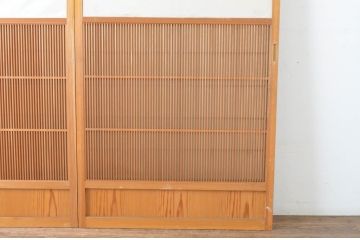 ビンテージ建具　上げ下げできる障子付き　和テイストのお部屋作りにお勧めな格子戸2枚セット(ヴィンテージ、引き戸、障子戸)(R-065513)