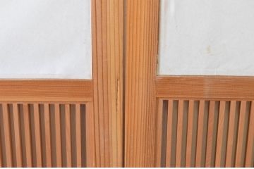 ビンテージ建具　上げ下げできる障子付き　和テイストのお部屋作りにお勧めな格子戸2枚セット(ヴィンテージ、引き戸、障子戸)(R-065513)