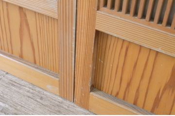 ビンテージ建具　上げ下げできる障子付き　和テイストのお部屋作りにお勧めな格子戸2枚セット(ヴィンテージ、引き戸、障子戸)(R-065513)