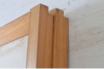 ビンテージ建具　上げ下げできる障子付き　和テイストのお部屋作りにお勧めな格子戸2枚セット(ヴィンテージ、引き戸、障子戸)(R-065513)