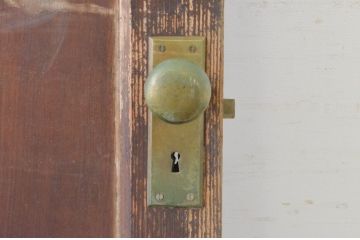 アンティーク建具　1枚板をくり抜いたレトロな雰囲気のガラスドア1枚(ガラス扉、木製ドア、扉)(R-065514)