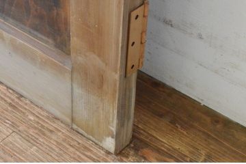アンティーク建具　1枚板をくり抜いたレトロな雰囲気のガラスドア1枚(ガラス扉、木製ドア、扉)(R-065514)