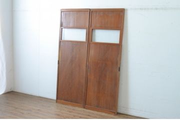 アンティーク建具　昭和初期　レトロな雰囲気漂う銀モールガラス窓の幅狭板戸2枚セット(引き戸、ガラス戸)(R-065520)