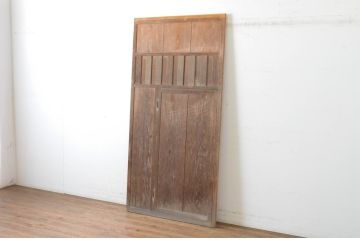 アンティーク建具　無双窓とくぐり戸付き　経年を感じさせる木味が魅力の引き戸1枚(潜戸、潜り戸)(R-065521)