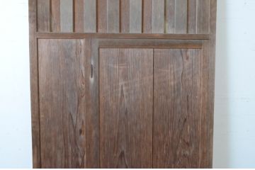 アンティーク建具　無双窓とくぐり戸付き　経年を感じさせる木味が魅力の引き戸1枚(潜戸、潜り戸)(R-065521)