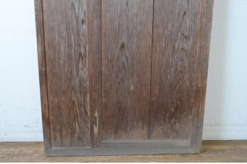 アンティーク建具　無双窓とくぐり戸付き　経年を感じさせる木味が魅力の引き戸1枚(潜戸、潜り戸)(R-065521)
