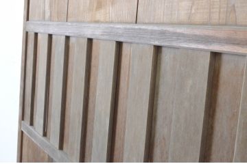アンティーク建具　無双窓とくぐり戸付き　経年を感じさせる木味が魅力の引き戸1枚(潜戸、潜り戸)(R-065521)