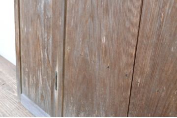 アンティーク建具　無双窓とくぐり戸付き　経年を感じさせる木味が魅力の引き戸1枚(潜戸、潜り戸)(R-065521)