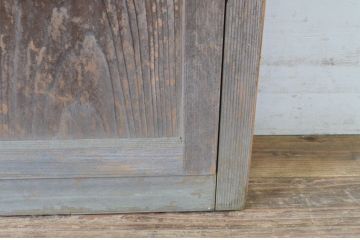 アンティーク建具　無双窓とくぐり戸付き　経年を感じさせる木味が魅力の引き戸1枚(潜戸、潜り戸)(R-065521)