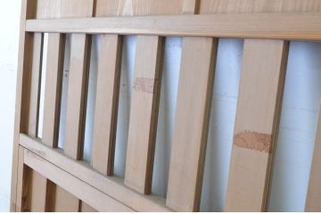 アンティーク建具　無双窓とくぐり戸付き　経年を感じさせる木味が魅力の引き戸1枚(潜戸、潜り戸)(R-065521)
