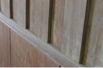 アンティーク建具　経年を感じる木肌が味わい深い無双付きの雨戸1枚(引き戸、板戸)(R-065523)