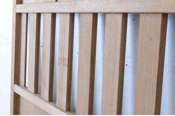 アンティーク建具　経年を感じる木肌が味わい深い無双付きの雨戸1枚(引き戸、板戸)(R-065523)