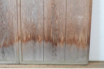ビンテージ建具　経年を感じさせる木味が魅力の雨戸2枚セット(板戸、引き戸、ヴィンテージ)(R-065527)