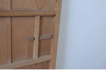ビンテージ建具　経年を感じさせる木味が魅力の雨戸2枚セット(板戸、引き戸、ヴィンテージ)(R-065527)