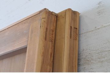 ビンテージ建具　経年を感じさせる木味が魅力の雨戸2枚セット(板戸、引き戸、ヴィンテージ)(R-065527)