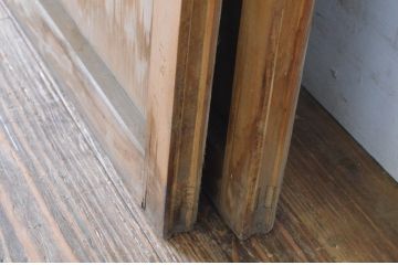 ビンテージ建具　経年を感じさせる木味が魅力の雨戸2枚セット(板戸、引き戸、ヴィンテージ)(R-065527)