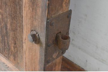 アンティーク建具　杉材　経年を感じる木肌が魅力のくぐり戸(潜戸、潜り戸、木製扉、小扉)(R-065528)