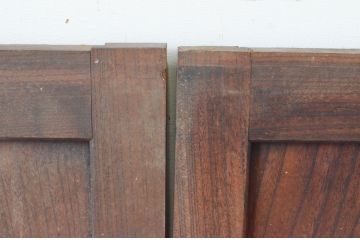 アンティーク建具　総欅(ケヤキ)材　温かみのある木が味わい深いシンプルな引き戸2枚セット(板戸、窓)(R-065531)