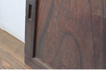 アンティーク建具　総欅(ケヤキ)材　温かみのある木が味わい深いシンプルな引き戸2枚セット(板戸、窓)(R-065531)