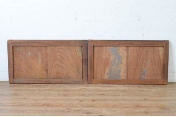 アンティーク建具　総欅(ケヤキ)材　温かみのある木が味わい深いシンプルな引き戸2枚セット(板戸、窓)(R-065531)