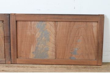アンティーク建具　総欅(ケヤキ)材　温かみのある木が味わい深いシンプルな引き戸2枚セット(板戸、窓)(R-065531)