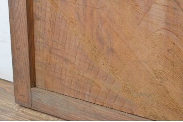 アンティーク建具　総欅(ケヤキ)材　温かみのある木が味わい深いシンプルな引き戸2枚セット(板戸、窓)(R-065531)