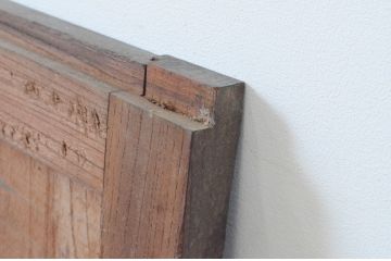アンティーク建具　総欅(ケヤキ)材　温かみのある木が味わい深いシンプルな引き戸2枚セット(板戸、窓)(R-065531)