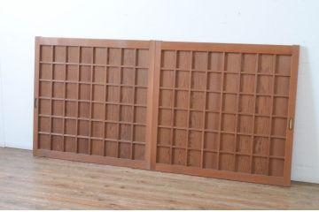アンティーク建具　升目格子から覗く木目が美しい板戸の窓2枚セット(きつね格子、狐格子、マス目、格子戸、引き戸)(R-065538)