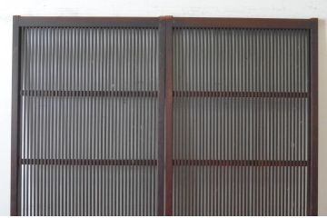 アンティーク建具　上手物　腰板欅(ケヤキ)材　趣のある色合いが魅力の幅狭格子戸2枚セット(引き戸、ガラス戸、ガラス帯戸)(R-065547)