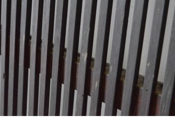 アンティーク建具　上手物　腰板欅(ケヤキ)材　趣のある色合いが魅力の幅狭格子戸2枚セット(引き戸、ガラス戸、ガラス帯戸)(R-065547)