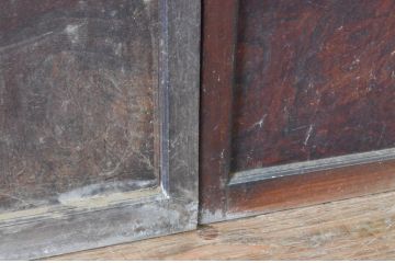アンティーク建具　上手物　腰板欅(ケヤキ)材　趣のある色合いが魅力の幅狭格子戸2枚セット(引き戸、ガラス戸、ガラス帯戸)(R-065547)